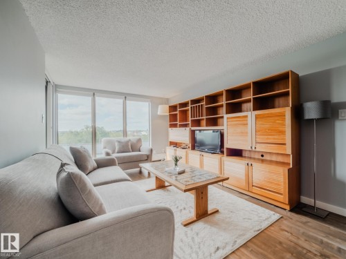 600 10149 Saskatchewan Drive, Edmonton, AB - Indoor Photo Showing Living Room