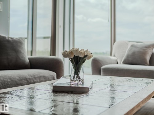 600 10149 Saskatchewan Drive, Edmonton, AB - Indoor Photo Showing Living Room