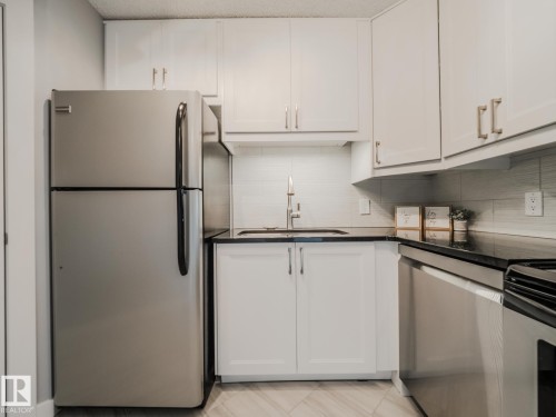 600 10149 Saskatchewan Drive, Edmonton, AB - Indoor Photo Showing Kitchen