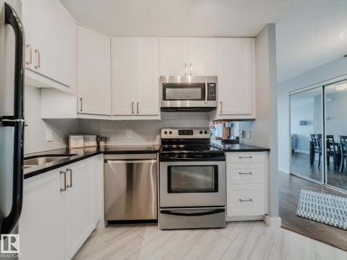 600 10149 Saskatchewan Drive, Edmonton, AB - Indoor Photo Showing Kitchen