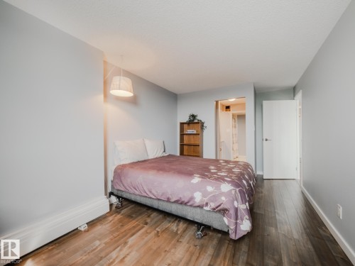 600 10149 Saskatchewan Drive, Edmonton, AB - Indoor Photo Showing Bedroom
