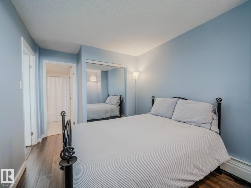 600 10149 Saskatchewan Drive, Edmonton, AB - Indoor Photo Showing Bedroom