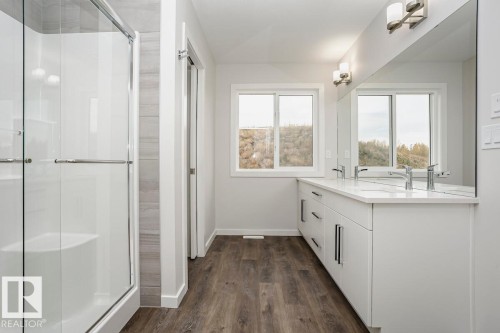 6271 29 Avenue, Edmonton, AB - Indoor Photo Showing Bathroom