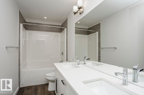 6271 29 Avenue, Edmonton, AB - Indoor Photo Showing Bathroom