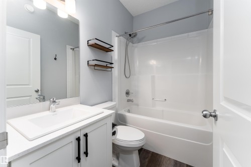 56 3305 Orchards Link Sw, Edmonton, AB - Indoor Photo Showing Bathroom