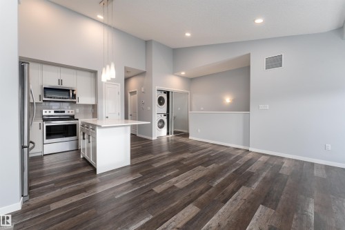 56 3305 Orchards Link Sw, Edmonton, AB - Indoor Photo Showing Kitchen