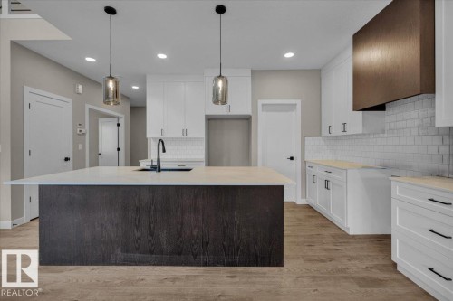 170 Caledon Crescent, Spruce Grove, AB - Indoor Photo Showing Kitchen With Upgraded Kitchen