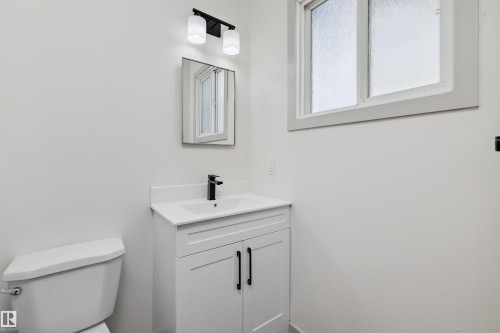 189 Lancaster Terrace, Edmonton, AB - Indoor Photo Showing Bathroom