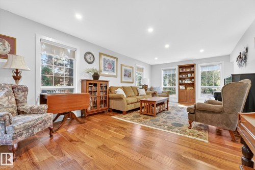 116 Grandisle Way, Edmonton, AB - Indoor Photo Showing Living Room