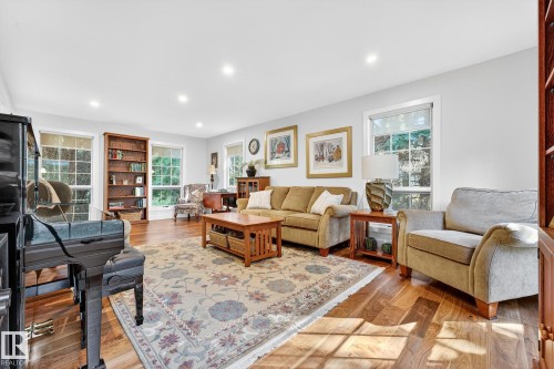 116 Grandisle Way, Edmonton, AB - Indoor Photo Showing Living Room