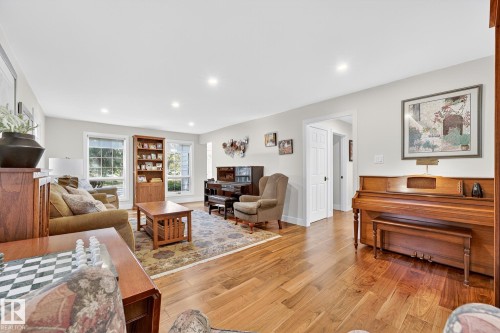 116 Grandisle Way, Edmonton, AB - Indoor Photo Showing Living Room