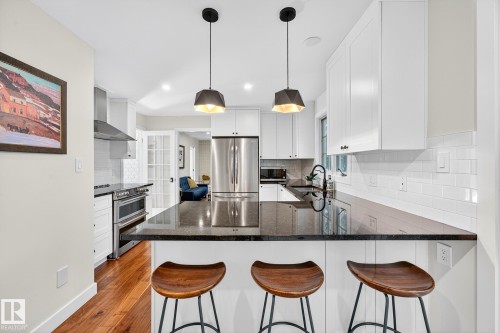 116 Grandisle Way, Edmonton, AB - Indoor Photo Showing Kitchen With Upgraded Kitchen