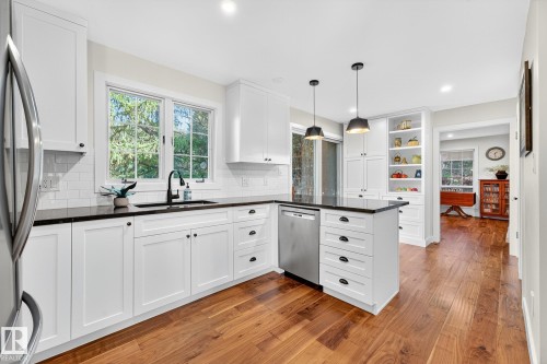 116 Grandisle Way, Edmonton, AB - Indoor Photo Showing Kitchen With Upgraded Kitchen