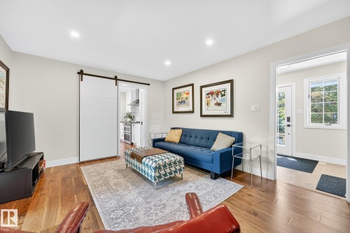 116 Grandisle Way, Edmonton, AB - Indoor Photo Showing Living Room
