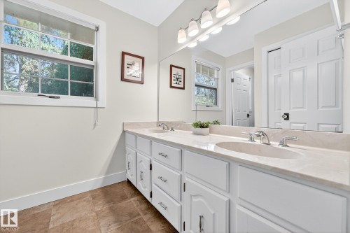 116 Grandisle Way, Edmonton, AB - Indoor Photo Showing Bathroom