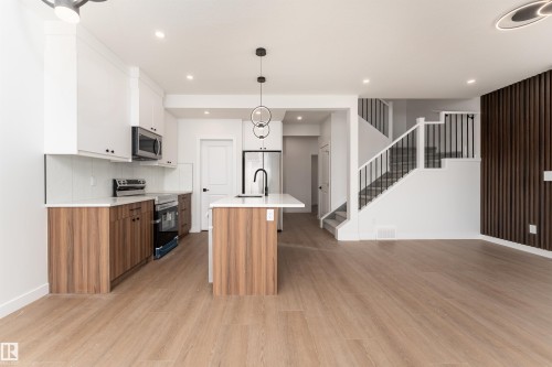 73 Elliot Wynd, Fort Saskatchewan, AB - Indoor Photo Showing Kitchen With Upgraded Kitchen