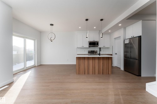 73 Elliot Wynd, Fort Saskatchewan, AB - Indoor Photo Showing Kitchen