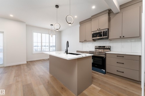 186 Elliot Wynd, Fort Saskatchewan, AB - Indoor Photo Showing Kitchen With Upgraded Kitchen