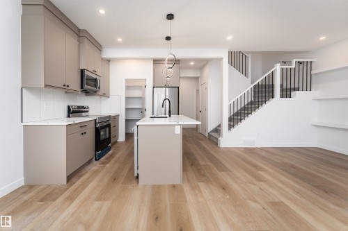 186 Elliot Wynd, Fort Saskatchewan, AB - Indoor Photo Showing Kitchen With Upgraded Kitchen