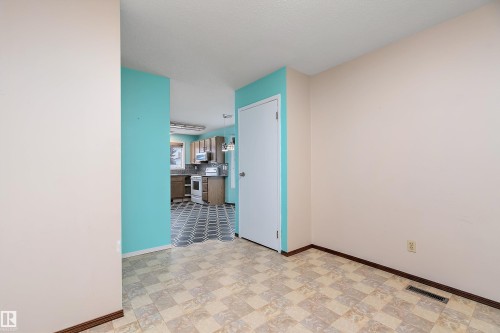 128 Warwick Crescent, Edmonton, AB - Indoor Photo Showing Other Room