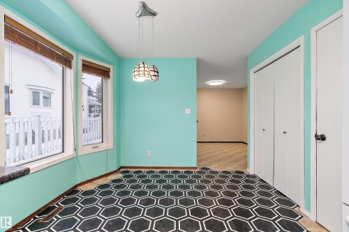 128 Warwick Crescent, Edmonton, AB - Indoor