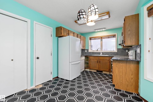 128 Warwick Crescent, Edmonton, AB - Indoor