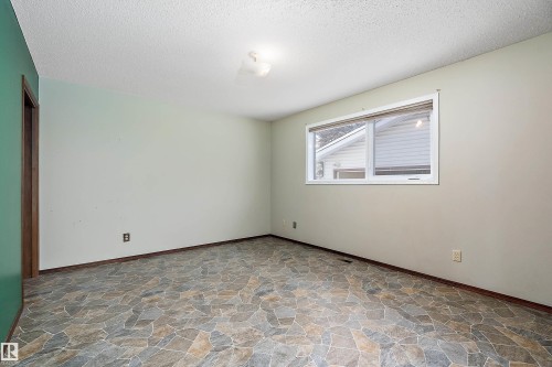 128 Warwick Crescent, Edmonton, AB - Indoor Photo Showing Other Room