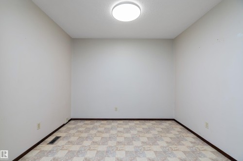 128 Warwick Crescent, Edmonton, AB - Indoor Photo Showing Other Room