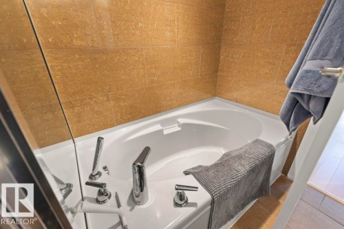 1104 10046 117 Street, Edmonton, AB - Indoor Photo Showing Bathroom