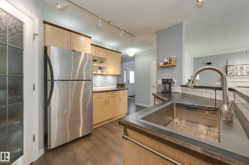 4403 151 Avenue, Edmonton, AB - Indoor Photo Showing Kitchen