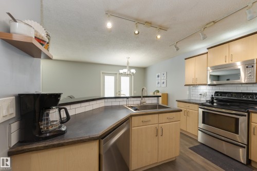 4403 151 Avenue, Edmonton, AB - Indoor Photo Showing Kitchen
