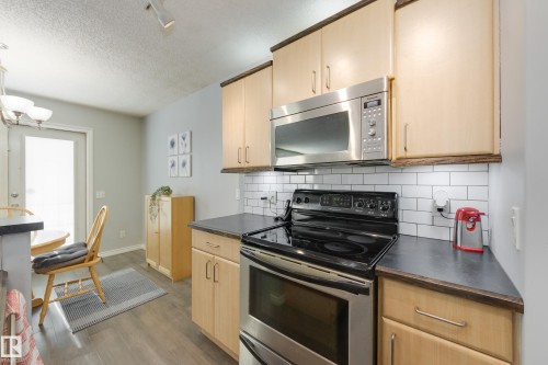 4403 151 Avenue, Edmonton, AB - Indoor Photo Showing Kitchen