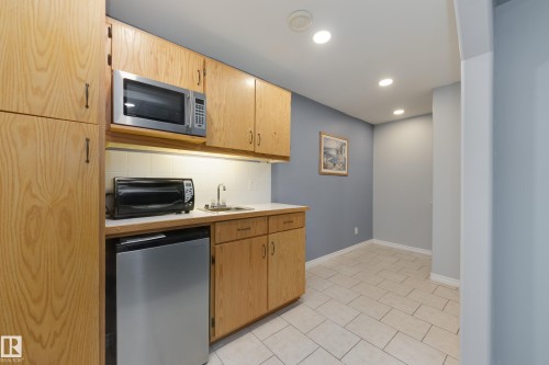 4403 151 Avenue, Edmonton, AB - Indoor Photo Showing Kitchen