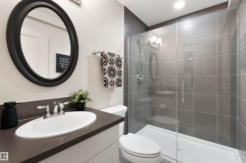 3925 Cherry Cove Cove, Edmonton, AB - Indoor Photo Showing Bathroom