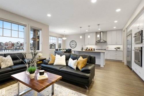3925 Cherry Cove Cove, Edmonton, AB - Indoor Photo Showing Living Room