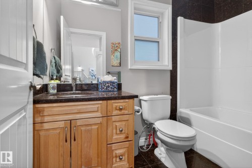 13608 160 Avenue, Edmonton, AB - Indoor Photo Showing Bathroom