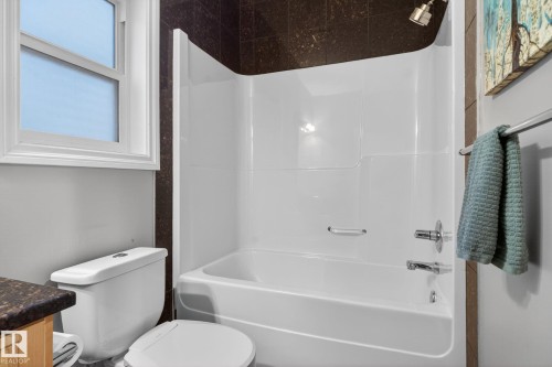 13608 160 Avenue, Edmonton, AB - Indoor Photo Showing Bathroom
