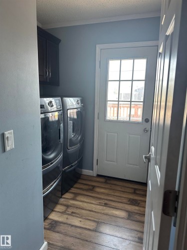 #1 5102 51 Avenue, Fort Kent, AB - Indoor Photo Showing Laundry Room