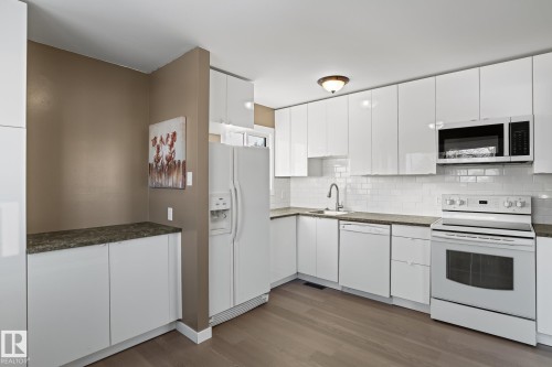 315 10 Street, Cold Lake, AB - Indoor Photo Showing Kitchen