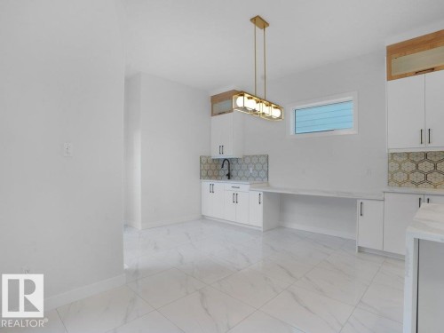 6131 Crawford Drive, Edmonton, AB - Indoor Photo Showing Kitchen