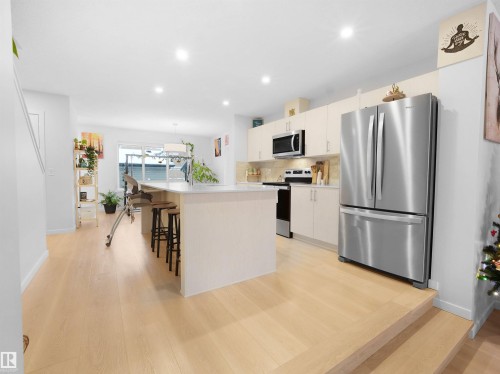 123 Stiles Link, Leduc, AB - Indoor Photo Showing Kitchen With Stainless Steel Kitchen
