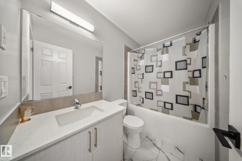 3445 Checknita Terrace, Edmonton, AB - Indoor Photo Showing Bathroom