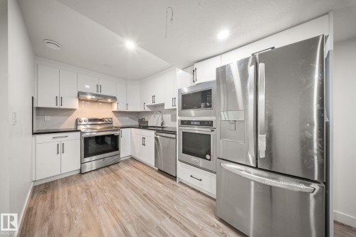 3445 Checknita Terrace, Edmonton, AB - Indoor Photo Showing Kitchen