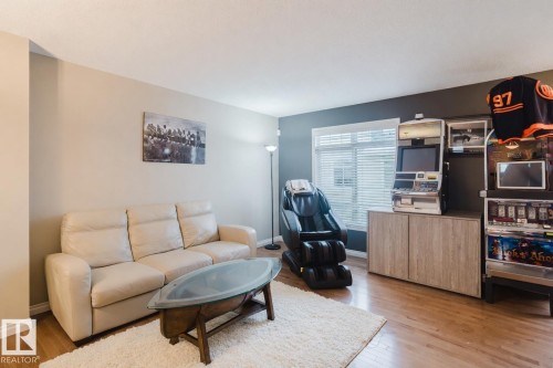 81 1804 70 Street, Edmonton, AB - Indoor Photo Showing Living Room