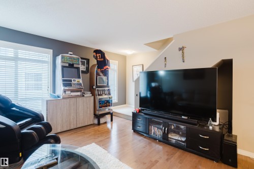 81 1804 70 Street, Edmonton, AB - Indoor Photo Showing Living Room