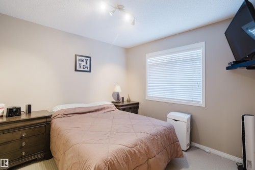 81 1804 70 Street, Edmonton, AB - Indoor Photo Showing Bedroom