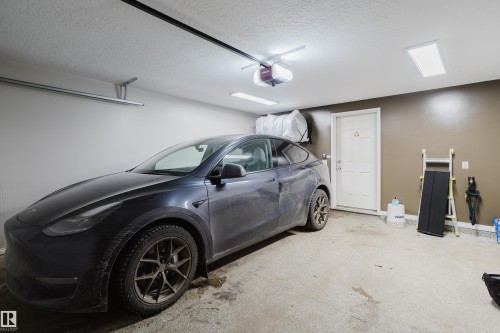 81 1804 70 Street, Edmonton, AB - Indoor Photo Showing Garage