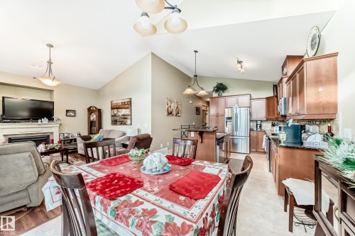 31 1407 Glastonbury Boulevard, Edmonton, AB - Indoor Photo Showing Dining Room