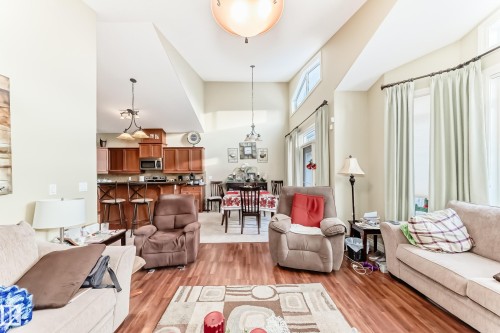 31 1407 Glastonbury Boulevard, Edmonton, AB - Indoor Photo Showing Living Room