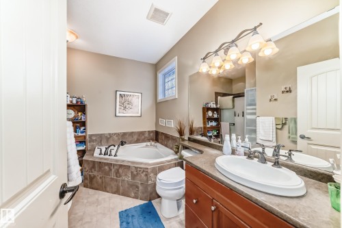 31 1407 Glastonbury Boulevard, Edmonton, AB - Indoor Photo Showing Bathroom